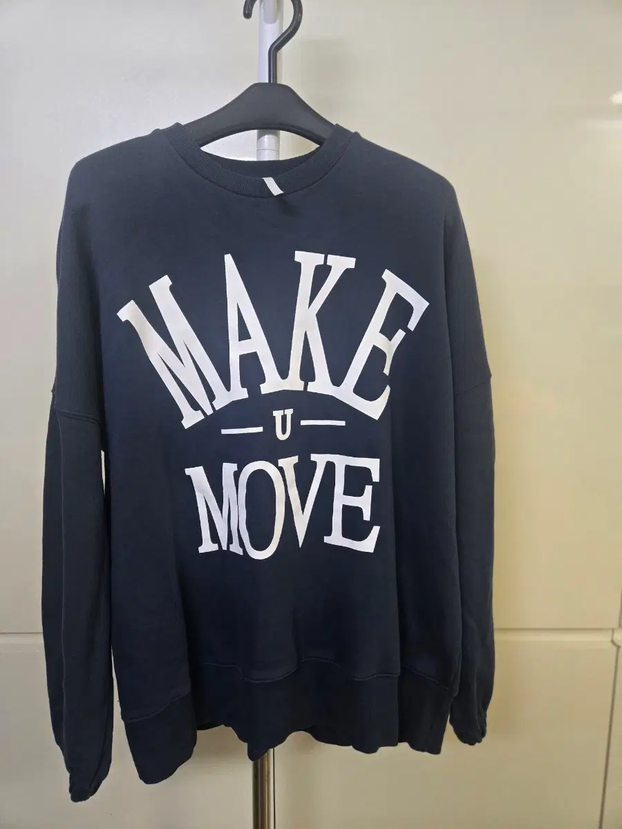 블랙 스웨트셔츠 MAKE U MOVE 사이즈 M