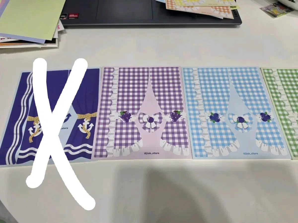 스티커 저렴하게 데려가세요!(사용감있는경우 200원 , 사용감 없는 경우 500원)