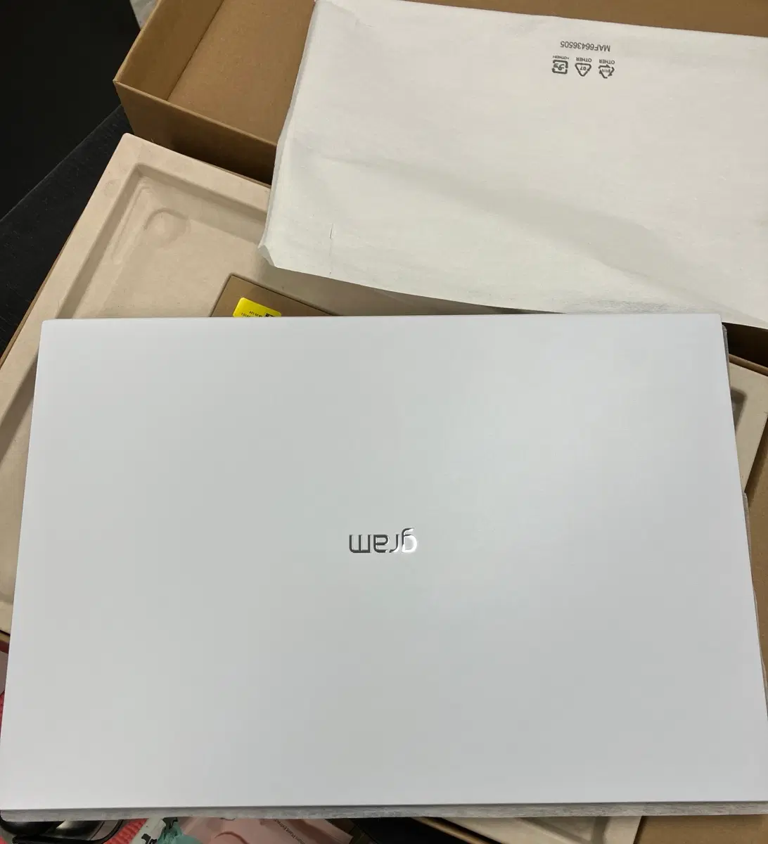 LG 그램 2025년 16인치 화이트 노트북 단순개봉급 판매해용