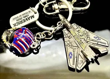 새상품 & 미개봉 TOP GUN MAVERICK 40주년 기념 키링