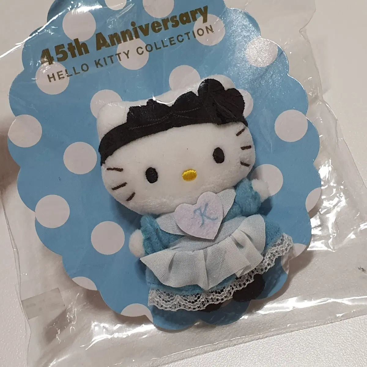 산리오 헬로키티 앨리스 45주년 미니 마스코트 브로치 인형