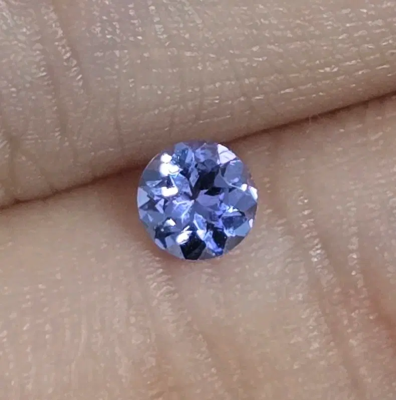 0.2ct 천연 탄자나이트 라운드컷 나석