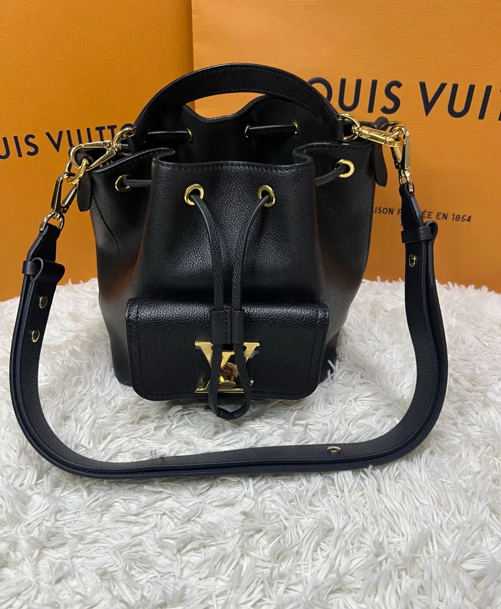 Louis Vuitton Lockme Bucket Bag Shoulder Bag Women's Bag