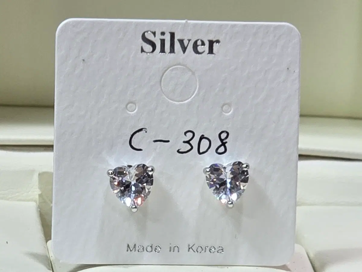 실버포스트 하트 큐빅 귀걸이 C-308