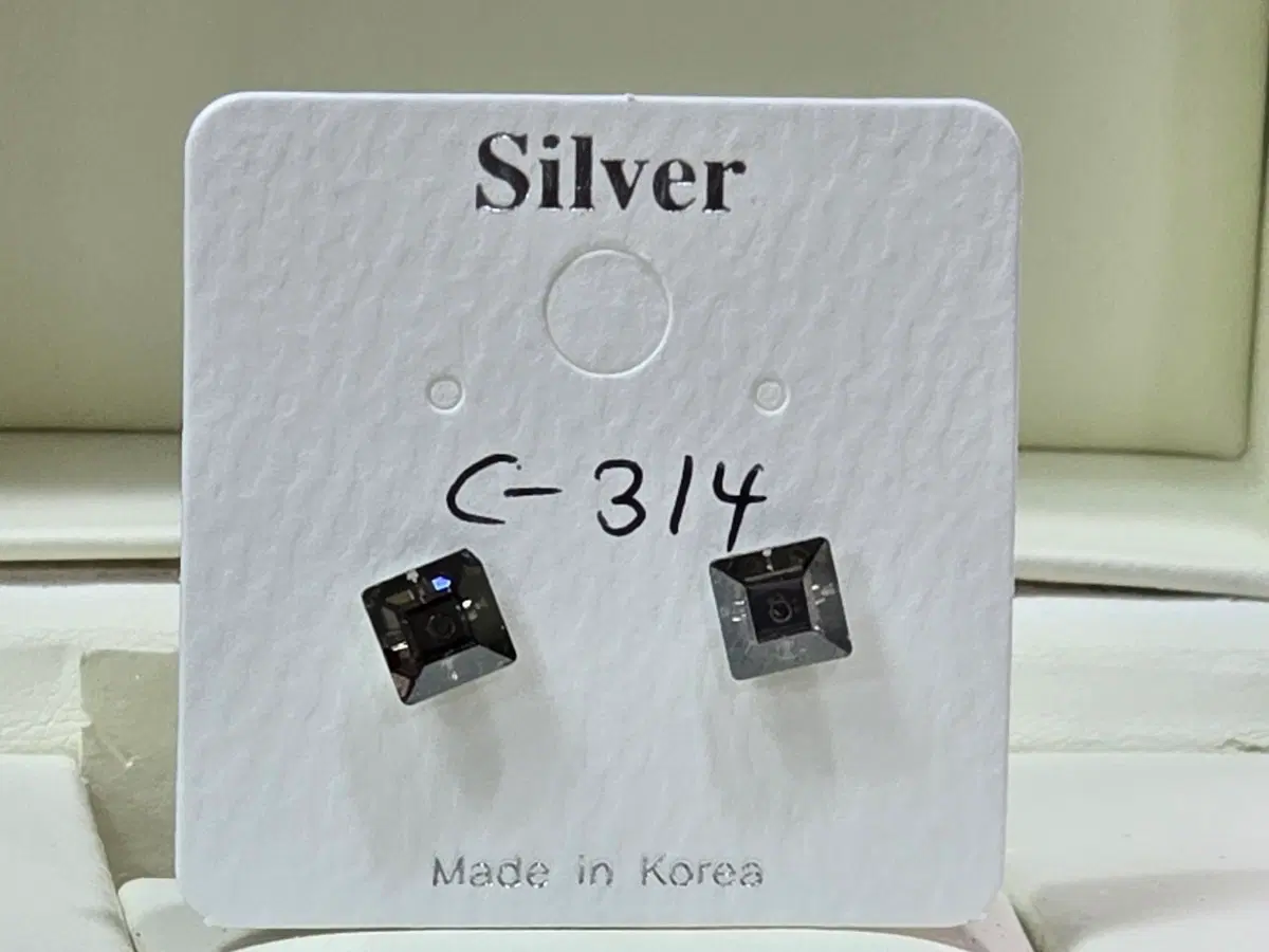 실버 큐빅 귀걸이 C-314