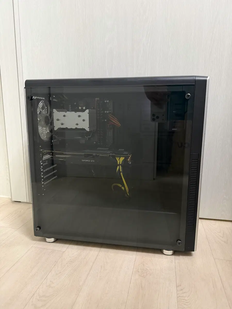 게이밍 컴퓨터 본체 / 라이젠7 1700 + GTX 1080 Ti