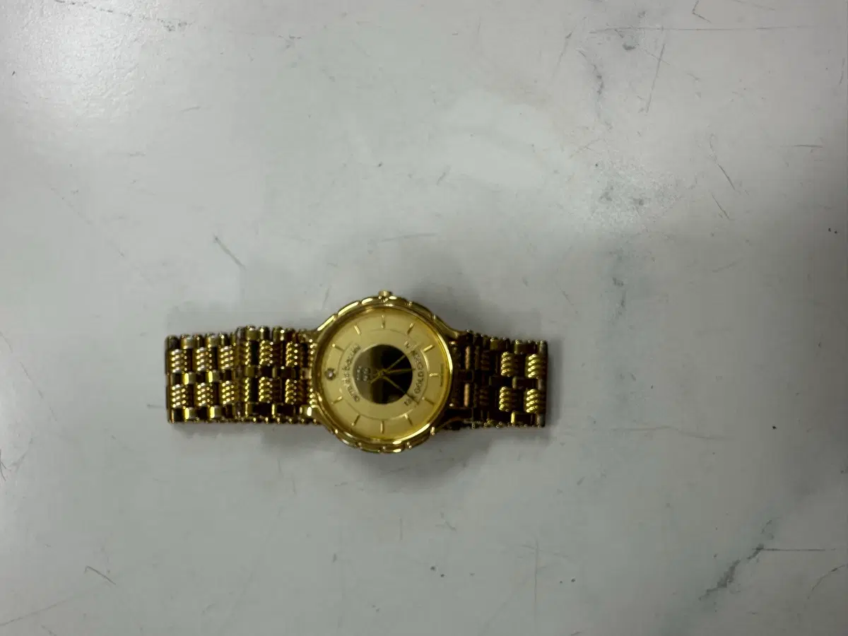 희귀 아놀드바시니 18K 골드크라운 스위스무브 32mm 남녀공용 골드 메탈시계 배터리교체 정상작동 빈티지워치 판매합니다