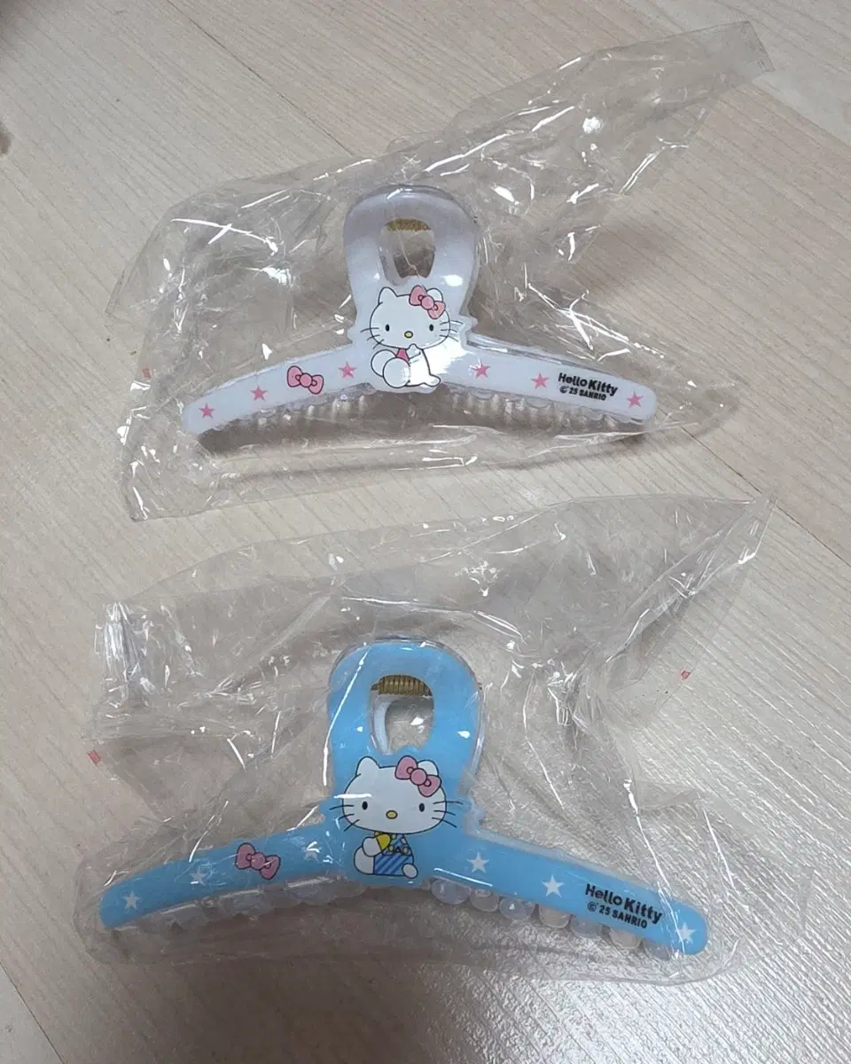 헬로키티 헤어 집게핀 (화이트/블루) 새상품 (개당단가)