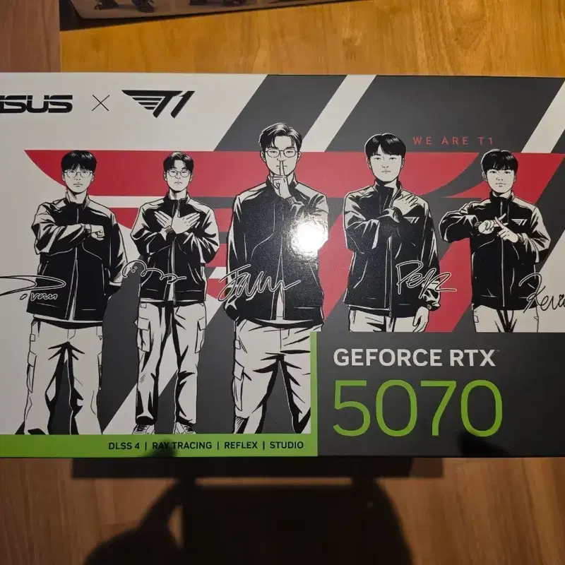 ASUS T1 Edition RTX 5070 그래픽카드 팝니다.
