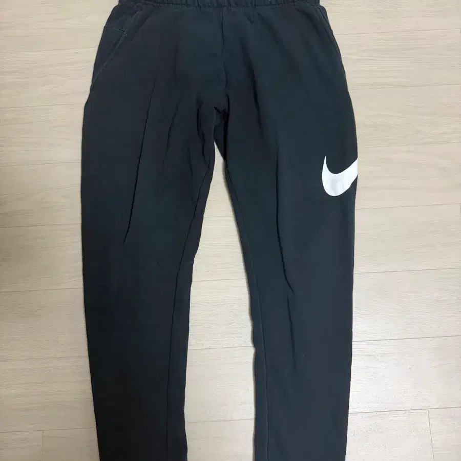 나이키 스우시 조거 트레이닝 바지 검정