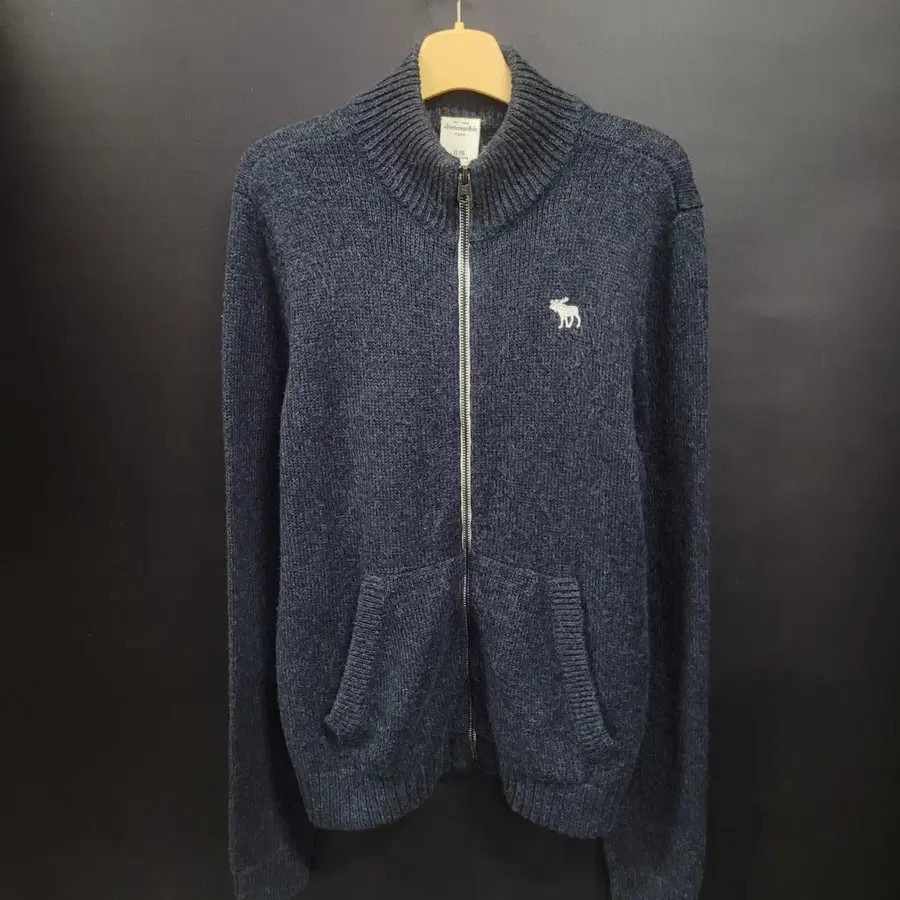 ABERCROMBIE 아베크롬비 클래식 무스 자수 니트 집업 가디건