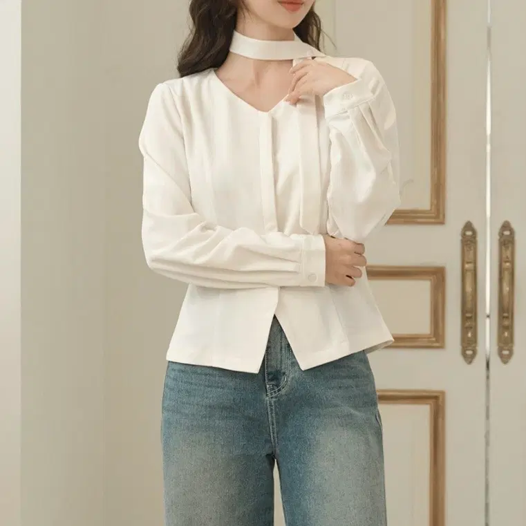 타이 브이넥 트임 블라우스
