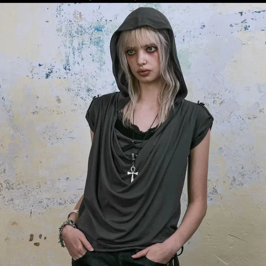 낫노잉 Notknowing Mili drape half hoodie