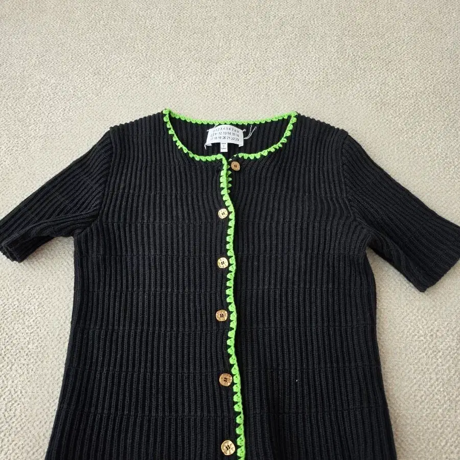 Maison Margiela 메종 마르지엘라 블랙 네온 니트 가디건 55