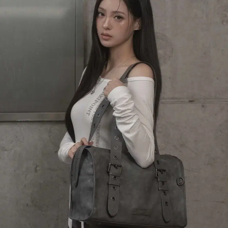 새상품) 카키포인트 숄더백 그레이 / 정가: 18.9만
