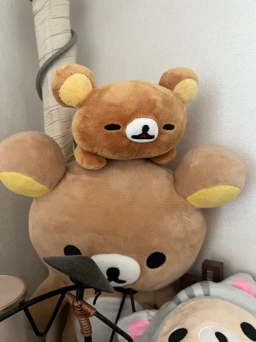 리락쿠마 누운 인형