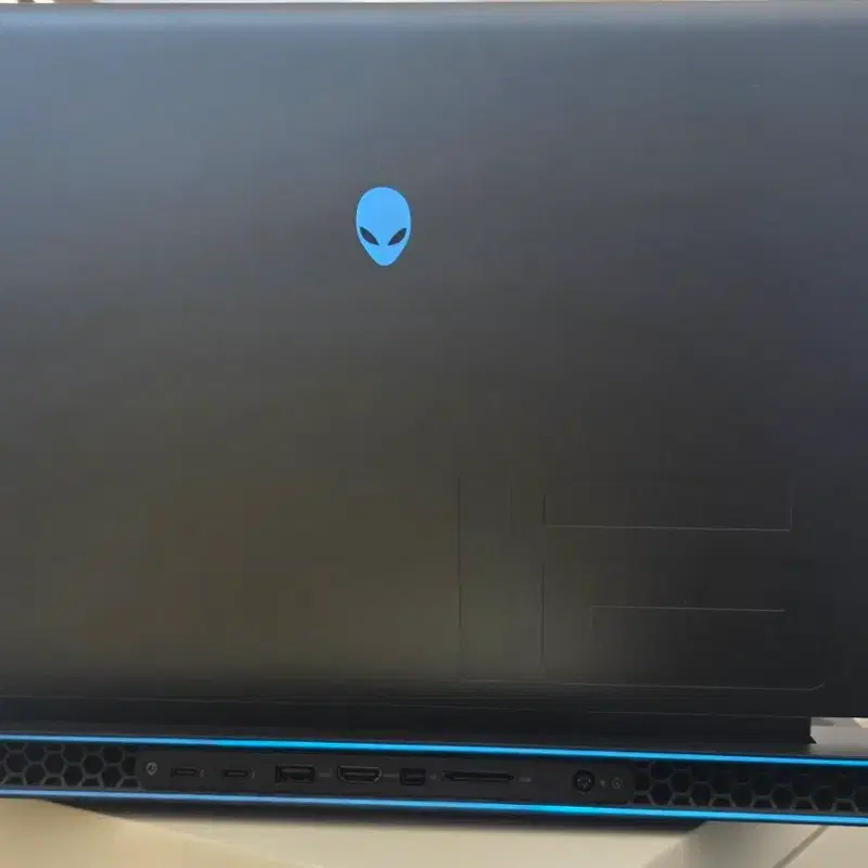 델에일리언웨어 M16R1 QHD 4070그래픽 게이밍노트북(새배터리)
