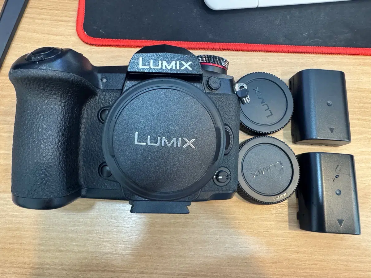 LUMIX DC-G90 카메라 본체 + 렌즈캡 2개 + 배터리 2개 / 렌즈 20mm f1.7 h-h020