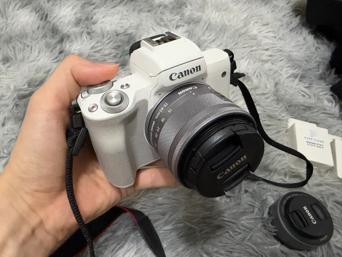 캐논 EOS M50 Mark II 화이트 풀세트 / 렌즈 2개 / 128GB / 추가배터리 / 삼각대