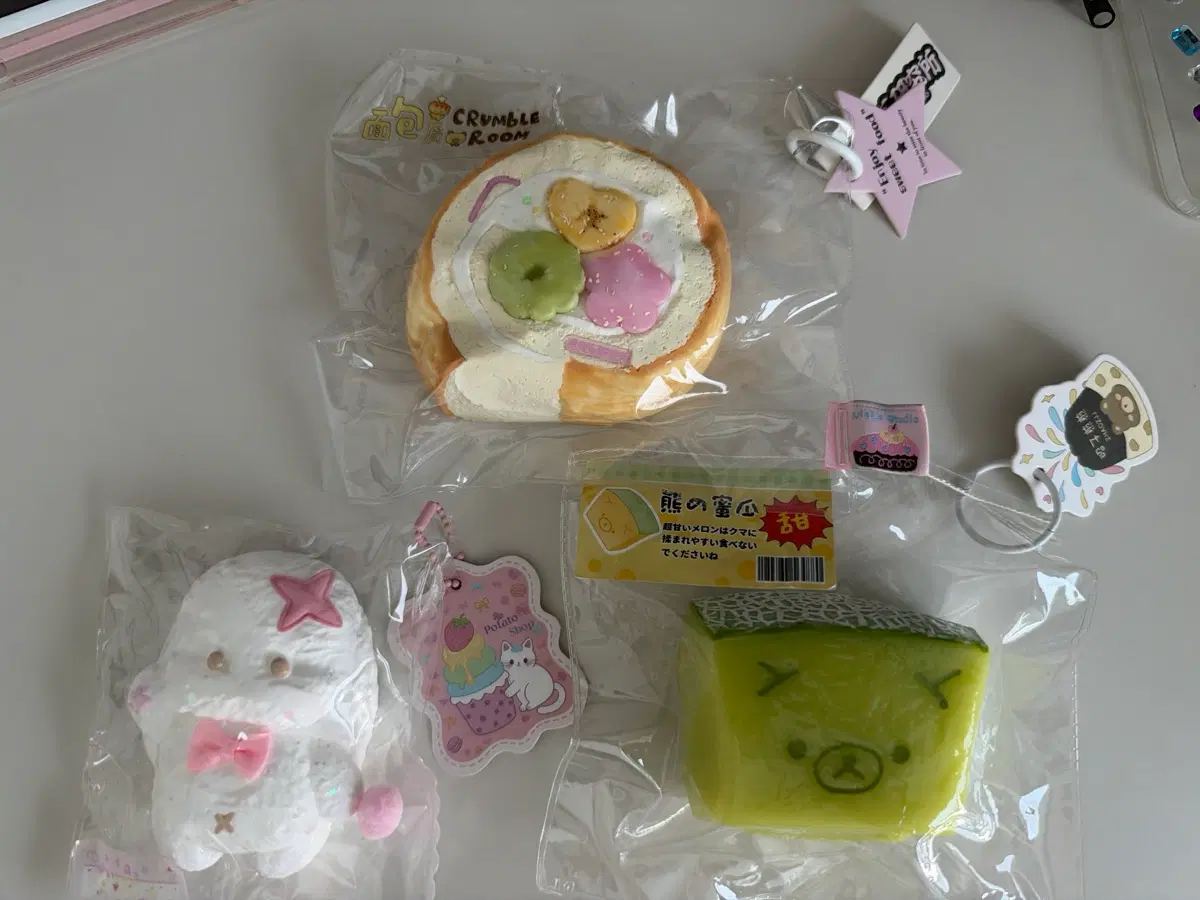 말랑이(네네스튜디오 롤케익, 리락쿠마 멜론, 포테이토샵 토끼)