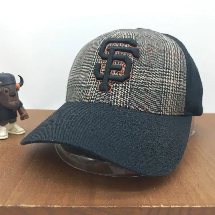 MLB 샌프란시스코 자이언츠 야구팀 자수 볼캡 야구모자 클래식 체크 패턴 블랙