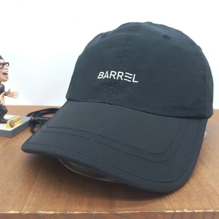 BARREL 배럴 라이프이즈스웰 레터링 로고 스트릿 볼캡 야구모자 블랙