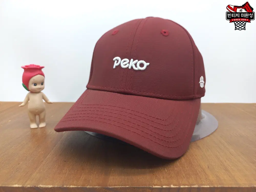 [새상품] 햇츠온 x 페코짱 Peko 키즈 자수 로고 콜라보 아동 볼캡 야구모자 버건디