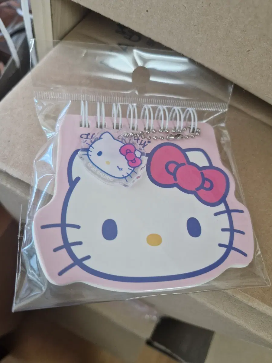산리오 헬로키티 모양 수첩