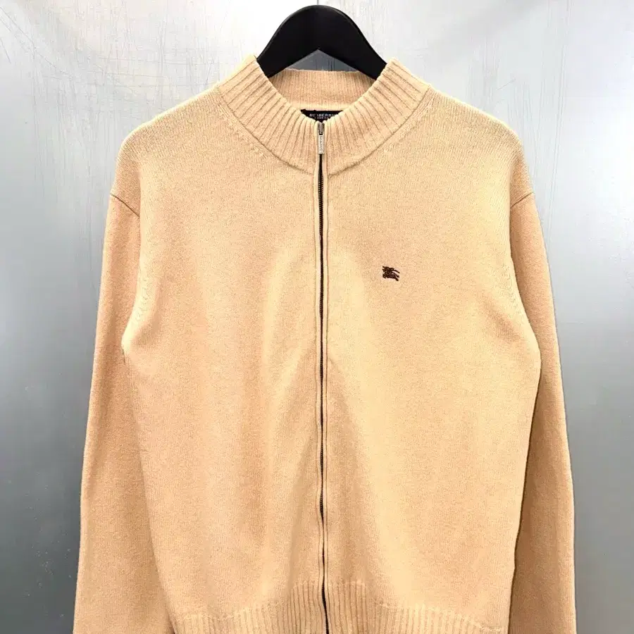Burberry 버버리 베이지색상 체크 엘보패치 집업 니트 가디건