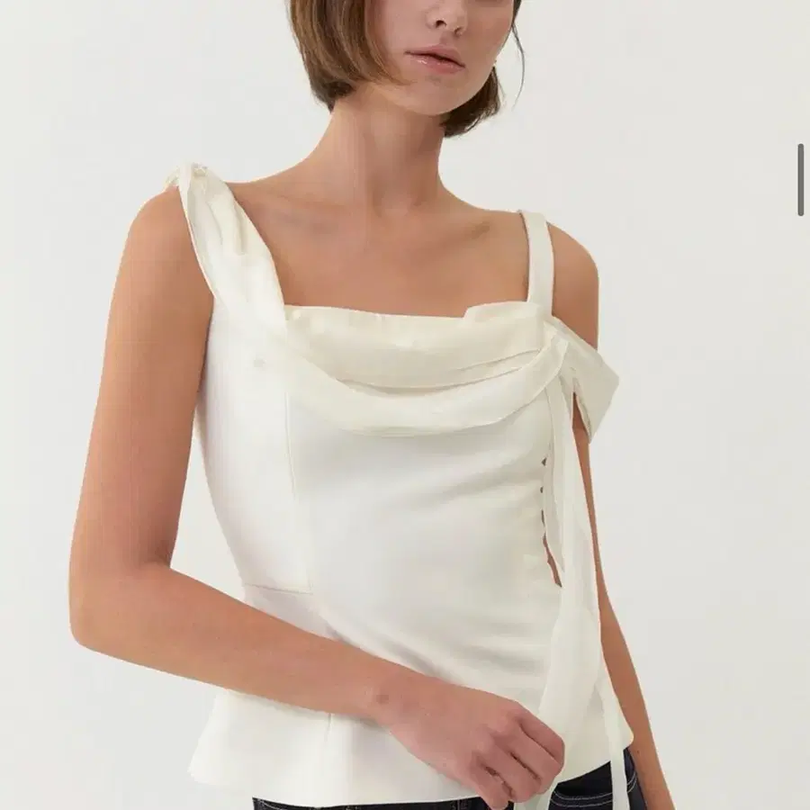 그레이스유 Alora Drape Sleeveless Top (Ivory)