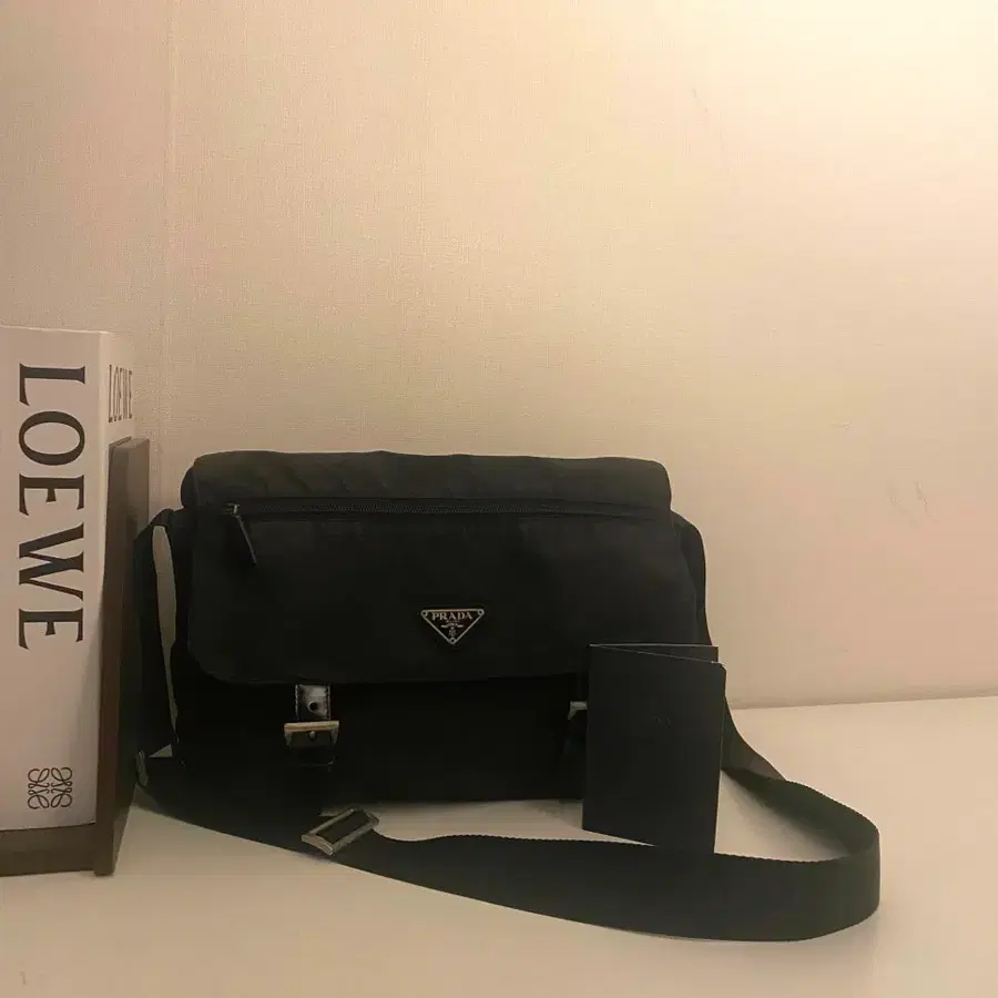 PRADA / 빈티지 프라다 삼각로고 블랙 포코노 나일론 투버클 숄더백 / 크로스바디백