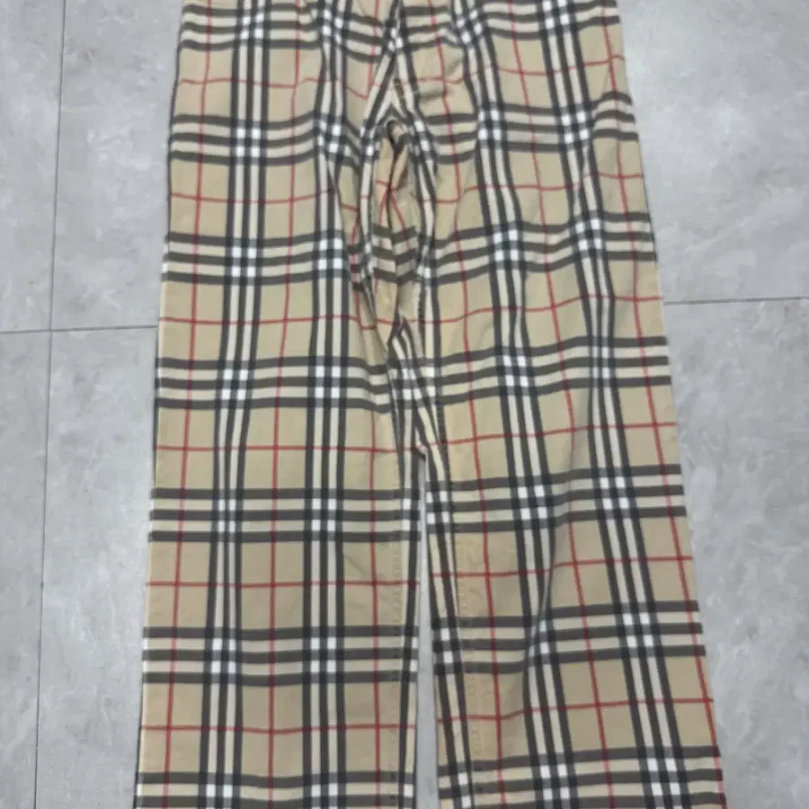 32 버버리 Burberry 와이드 스트레이트 팬츠