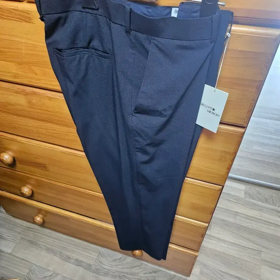 단종 새상품 메르고 뷰스 쿨맥스 레귤러 크롭 팬츠 네이비 XL