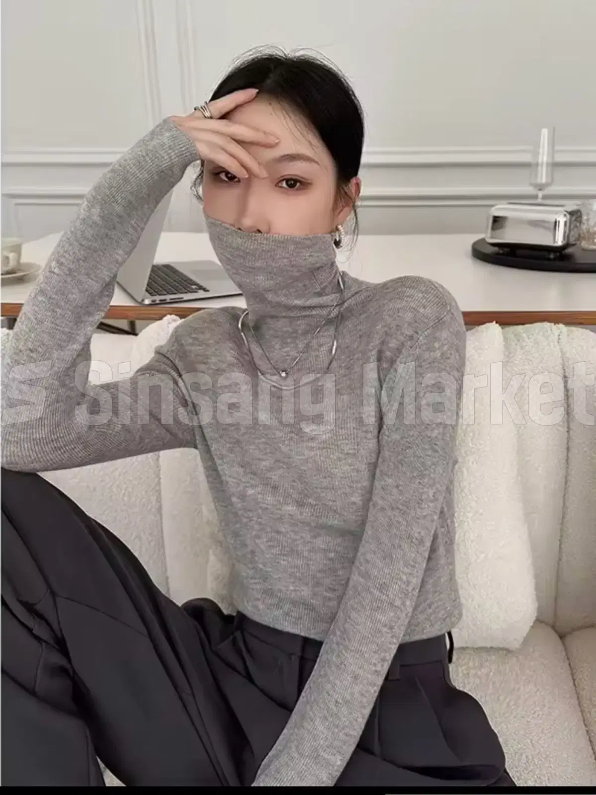 [빠른발송] 슬로우P 착붙핏 하이넥 셔링 골지 쫀쫀 최저가 니트 반폴라