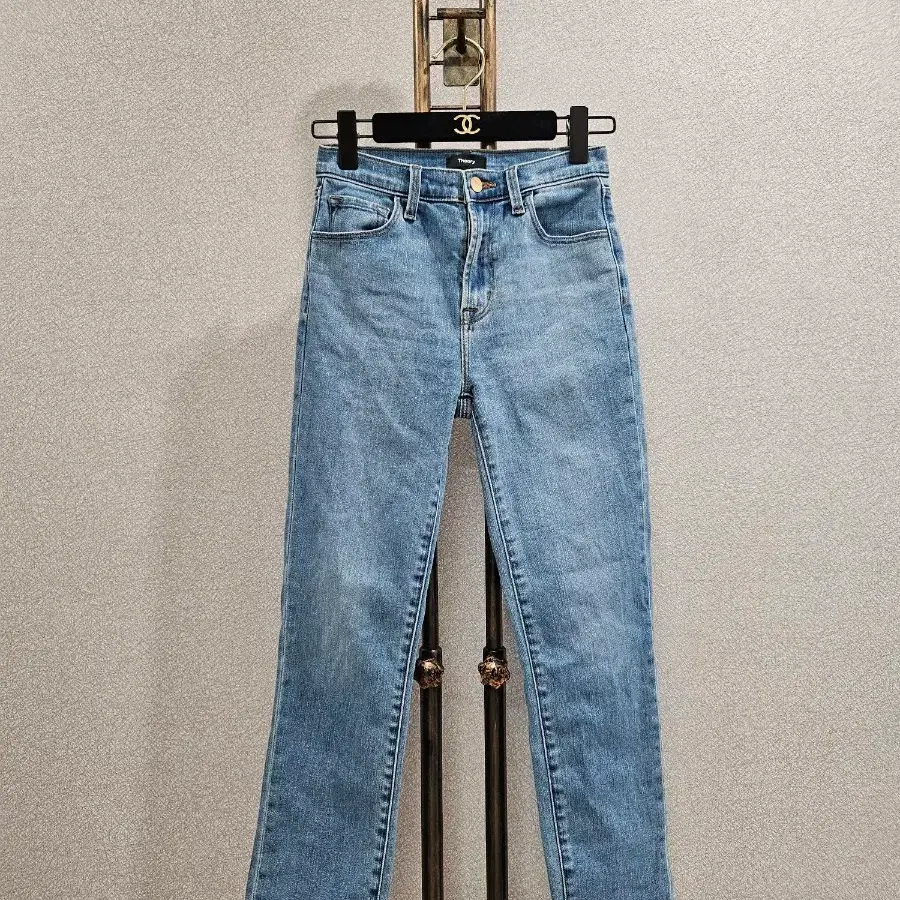 띠어리