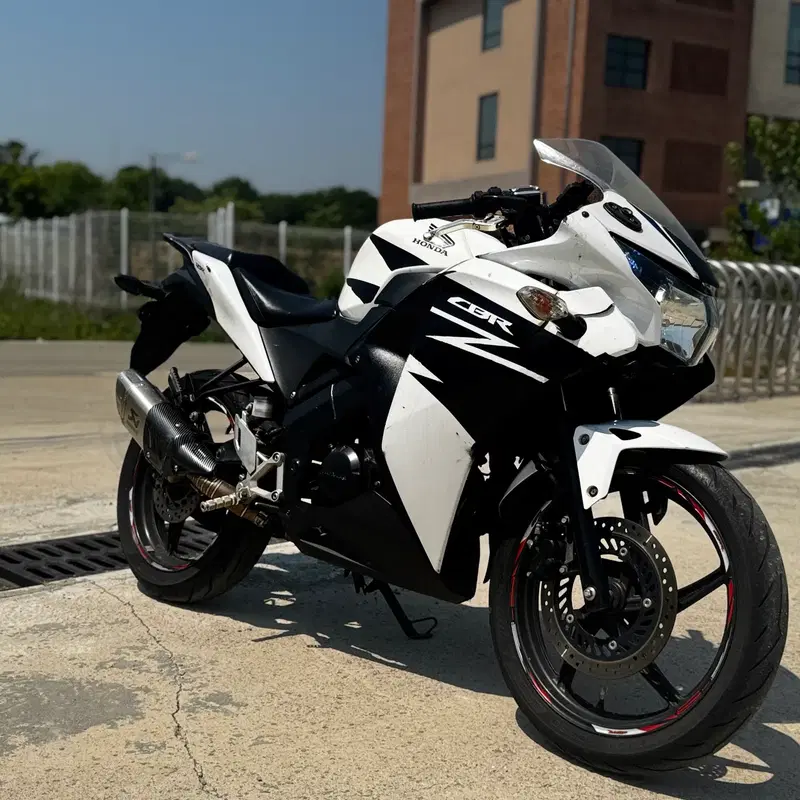 혼다cbr125r/14년식/3만km 아크라 포빅 구변완 판매합니다