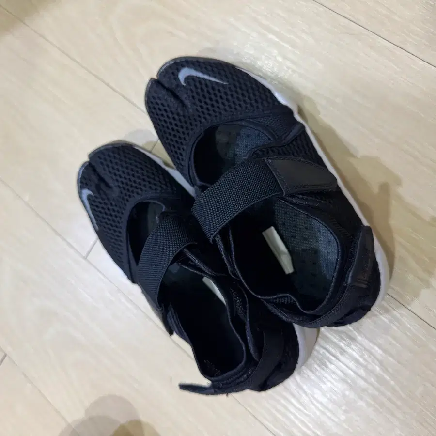 나이키 에어리프트 230