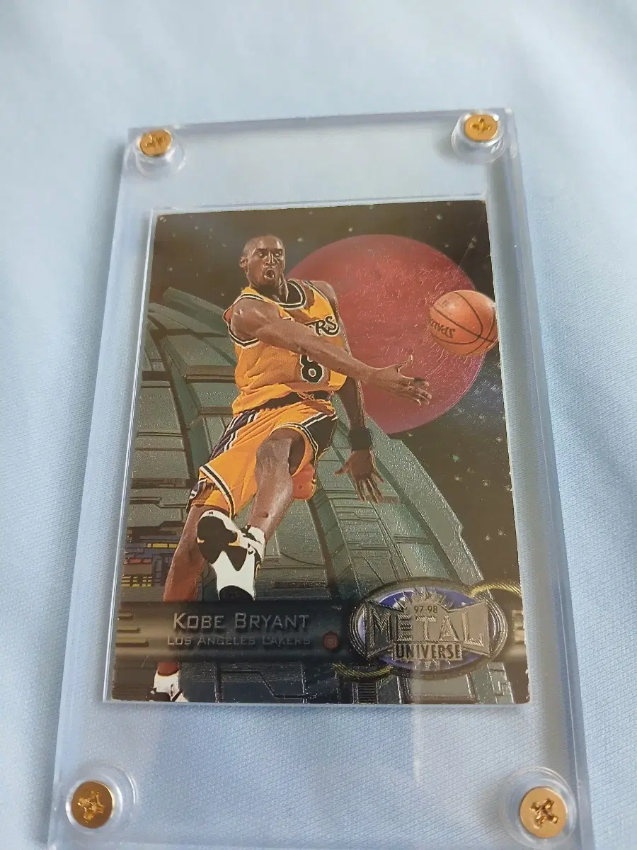 1997 Fleer Metal Universe Kobe Bryant #81