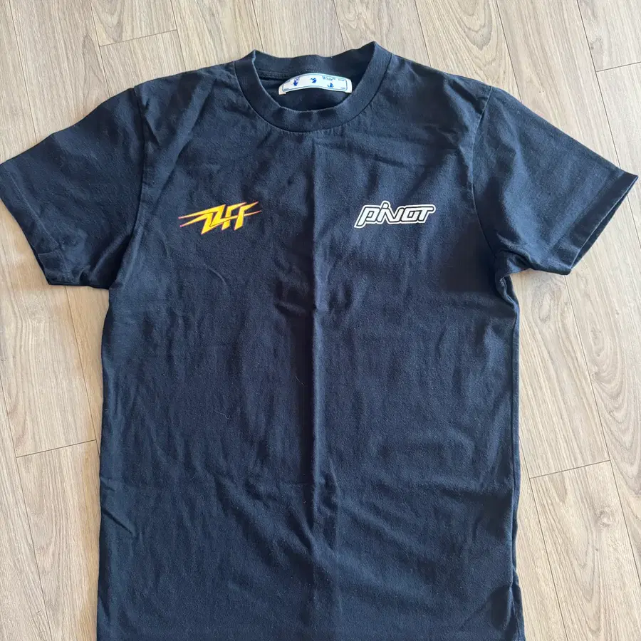 OFF-WHITE T-SHIRT