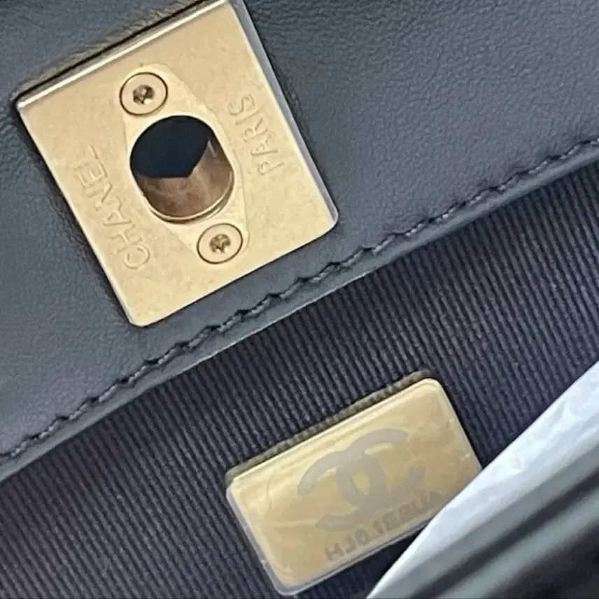샤넬 CHANEL SS25 프리 컬렉션 램스킨 쇼퍼백 사진 3