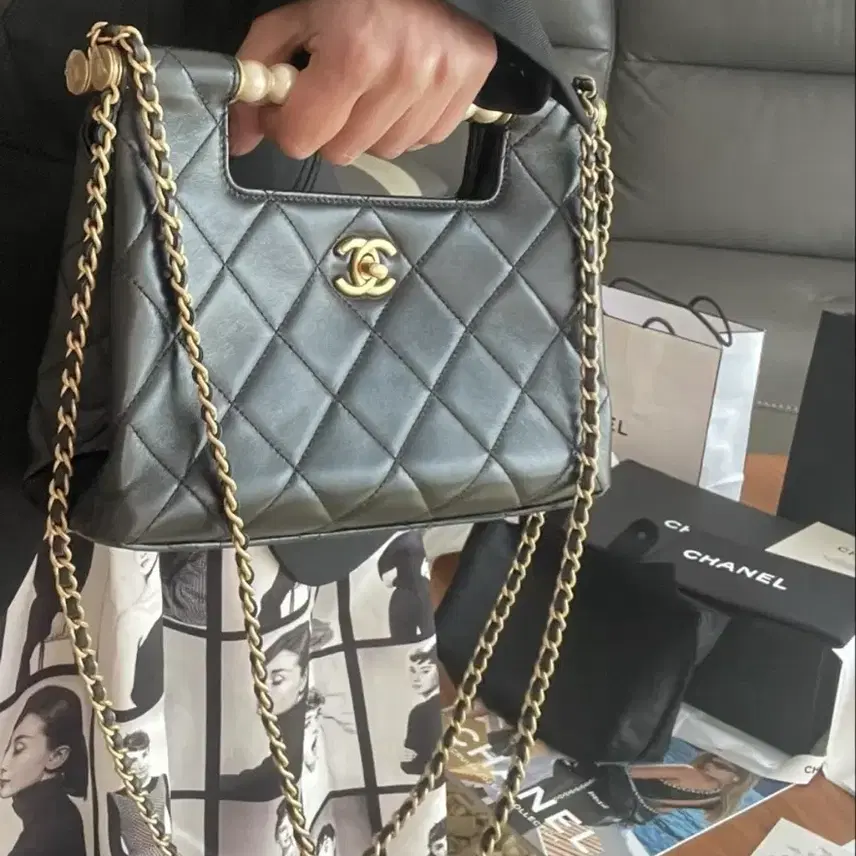 샤넬 CHANEL SS25 프리 컬렉션 램스킨 쇼퍼백 사진 5