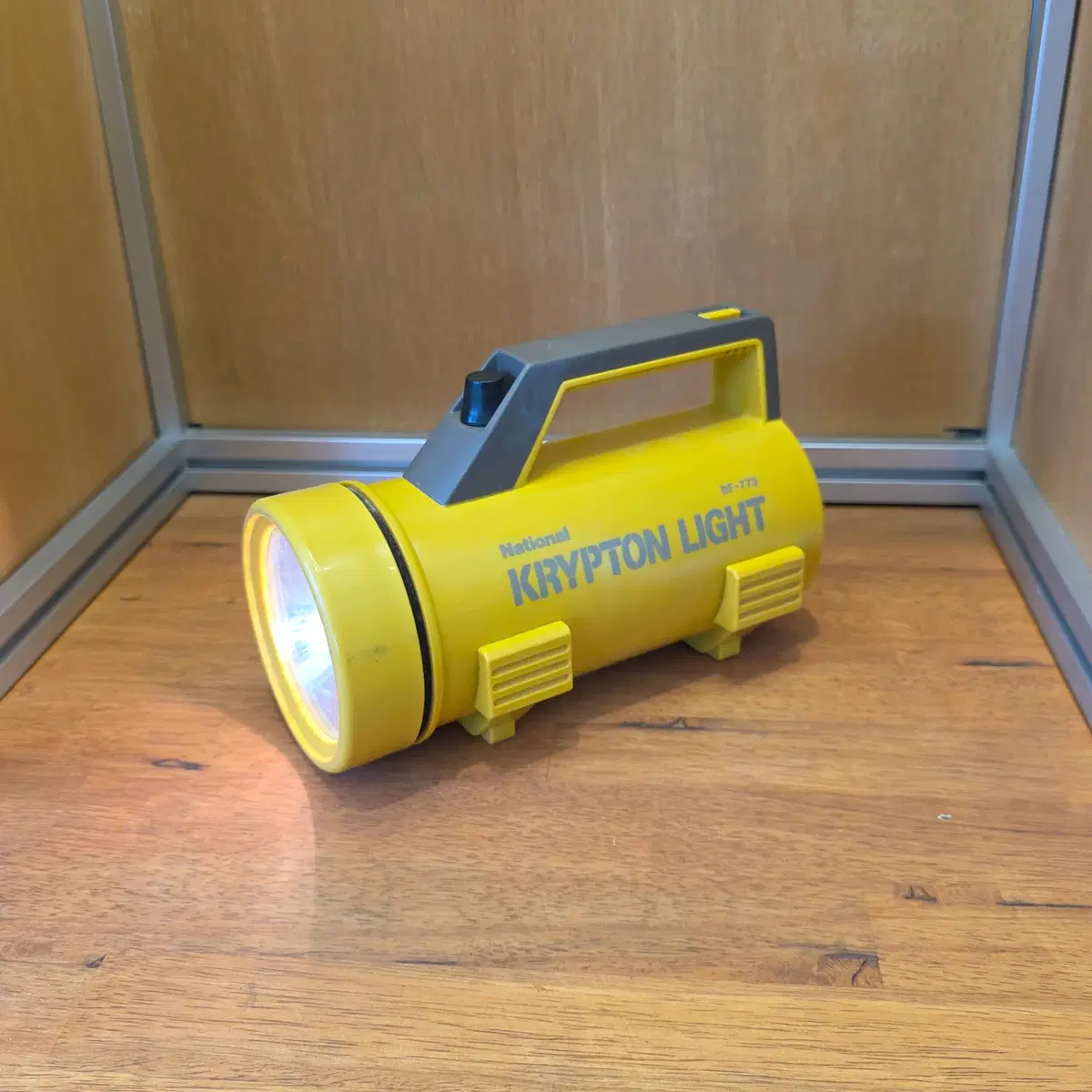 National Krypton Light BF-773