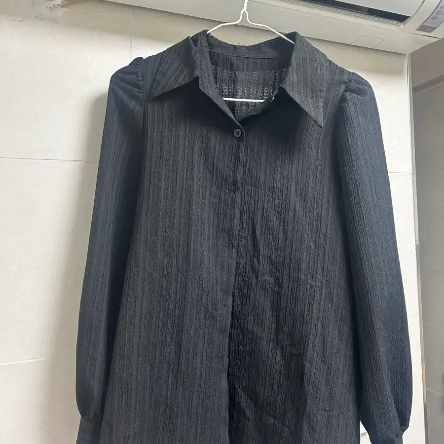 블랙 셔츠