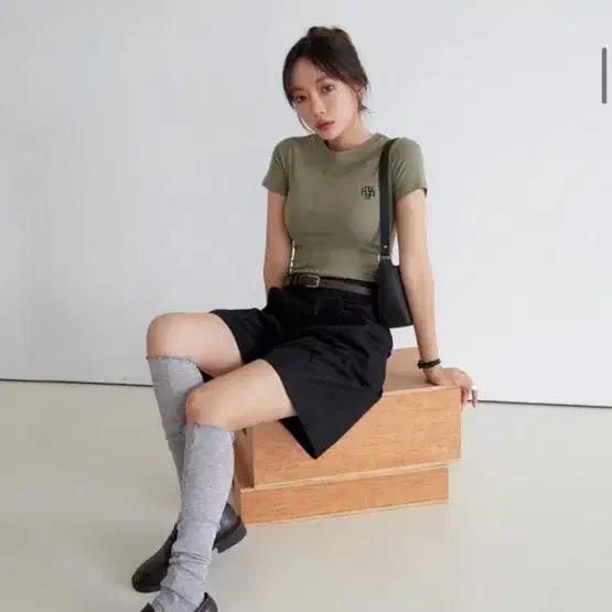 무아무아 반팔티
