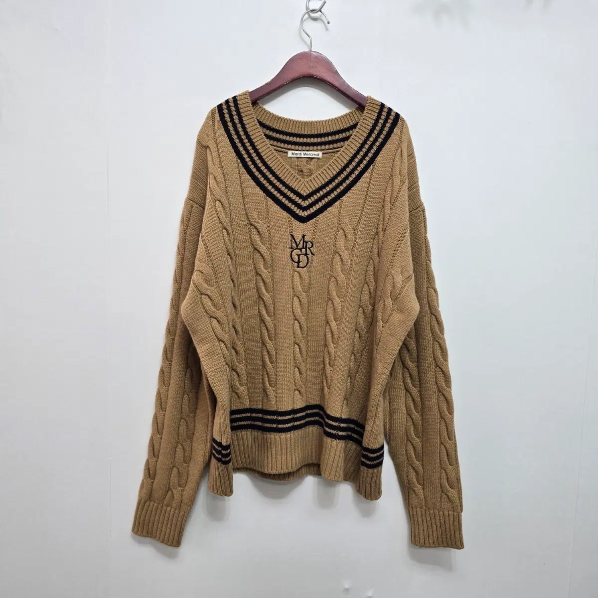 마르디 메크르디 캐시미어 블렌드 브이넥 케이블 니트