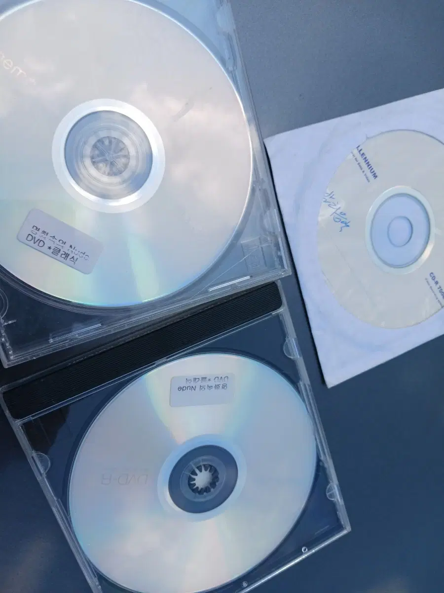 DVD 2장과 + 발리 시디 1장 총3장