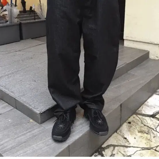유먼트 헤링본 스트라이프 와이드 데님 팬츠
