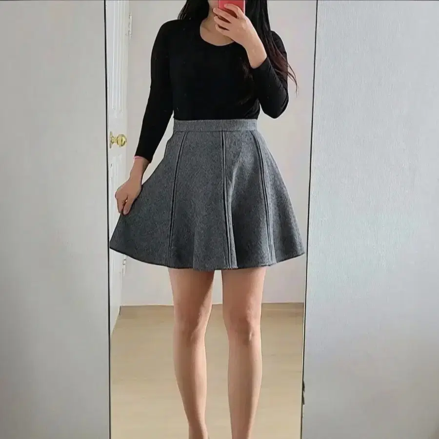[새상품] 도톰 모직 뒷지퍼 플레어 스커트