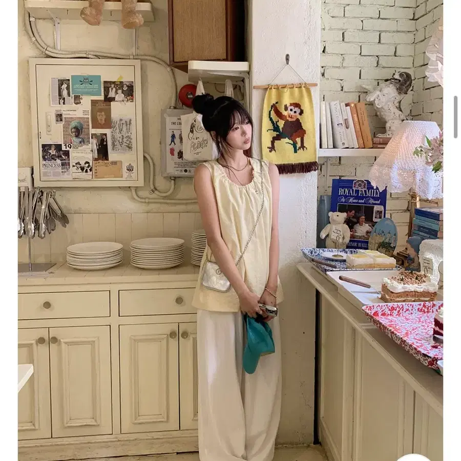 에이블리 컬러 밴딩 U넥 민소매 블라우스 노란색 옐로우 판매