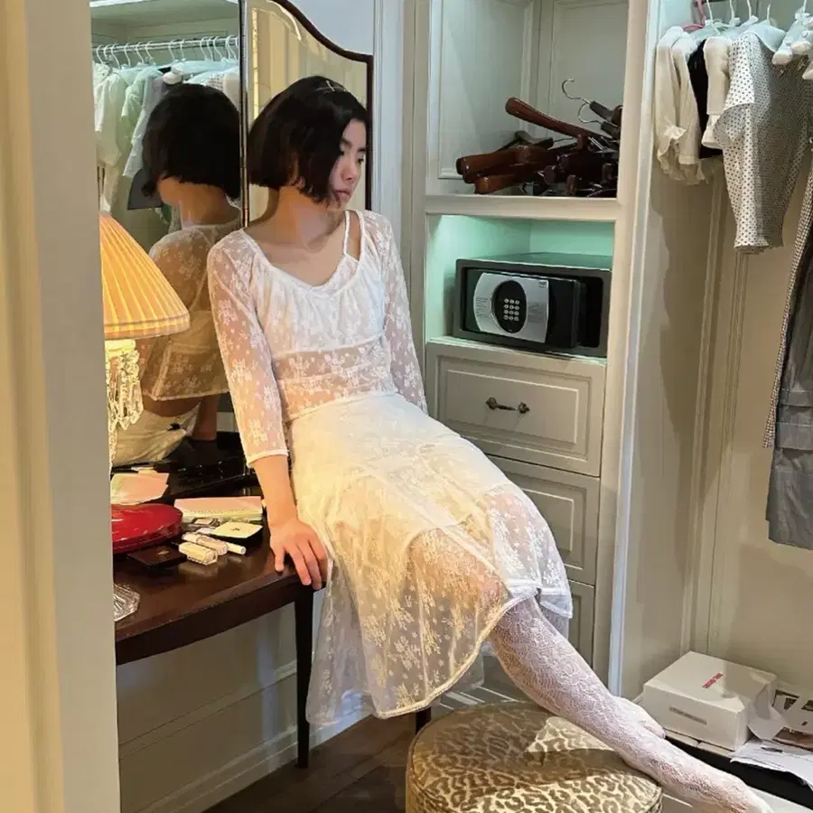 papi lav 파피라브 WHITE LACE GHOSTING FLARED SKIRT 레이스 스커트